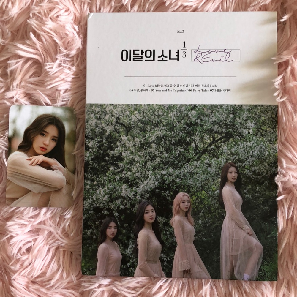 LOONA 1/3 - Love & Evil (with photocard)